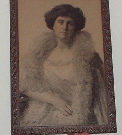  Portraito-Cora Older